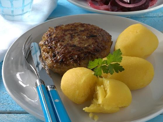 126_frikadelle_rotebete Frikadellen mit Pellkartoffeln und Rote Bete Salat - BCM Diät Rezepte.ch