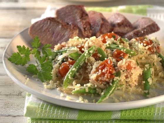 Lammfilet mit Tomaten-Bohnen-Couscous und Bananen-Joghurt zum Dessert ...